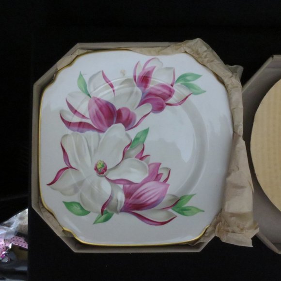New Syracuse China 8" Floral Plates White Pinks Greens 1960s Vintage Set of 4 - Picture 4 of 16